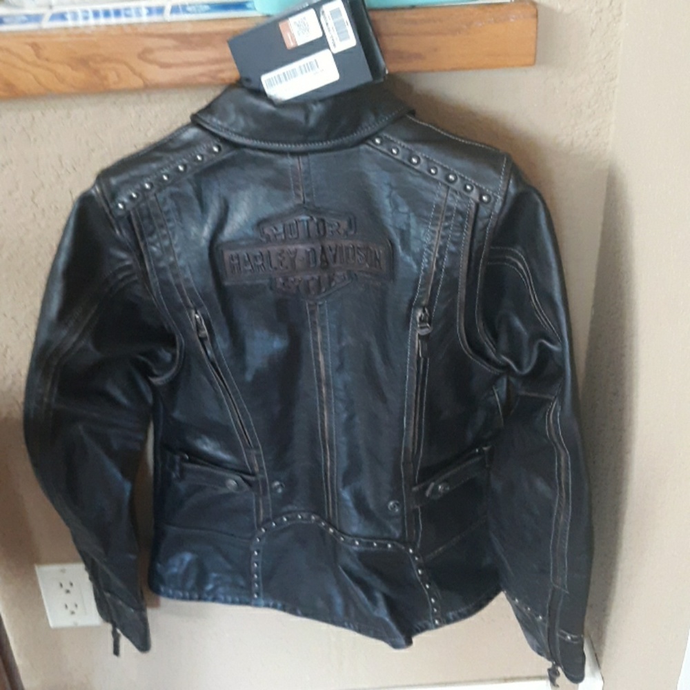 Harley Davidson jacket tag still on size 4 to 6